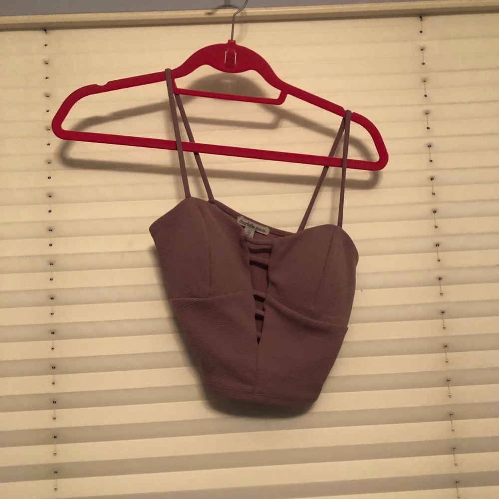 Cropped tank top with cutout